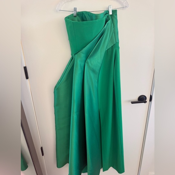 Solace London Kinsley Dress in Bright Green - Picture 5 of 11